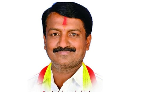 Complaint to Lokayukta about poor seed distribution