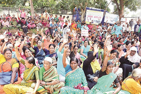 Fraud by Financial Institutions Victims protest in Mysore