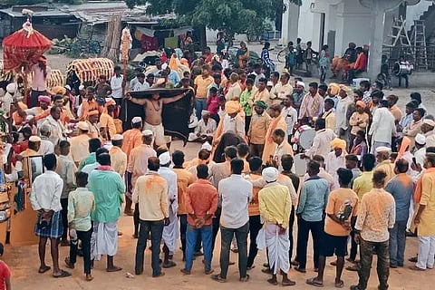 Golasangi, Beeralingeshwar, Halumata Samaj, Banashankari, Kenchammadevi, Jattingeshwar, Vandala, Hunshala,