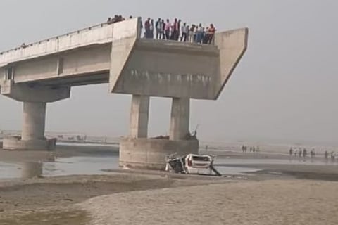 Google Maps leads their car to incomplete flyover in UP