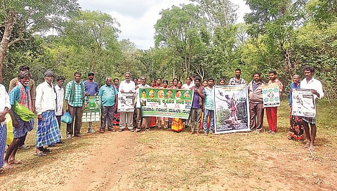 ನಾಗರಹೊಳೆ ರಾಷ್ಟ್ರೀಯ ಉದ್ಯಾನದ ಮಂಟಳ್ಳಿಯ ಬಸವೇಶ್ವರ ಸನ್ನಿಧಿಯಲ್ಲಿ ಬಿರ್ಸಾ ಮುಂಡಾ ಜಯಂತಿ ಆಚರಿಸಲಾಯಿತು. ವಿಠಲ್, ಜಯಪ್ಪ, ಹರ್ಷ, ಭಾರತಿ,ಸಣ್ಣಮ್ಮ, ರಾಜು ಇದ್ದರು.