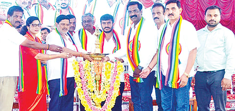 ಹುಣಸೂರು ನಗರದಲ್ಲಿ ಆಯೋಜಿಸಿದ್ದ ಸಹಕಾರ ಸಪ್ತಾಹ ಕಾರ್ಯಕ್ರಮವನ್ನು ಶಾಸಕ ಜಿ.ಡಿ.ಹರೀಶ್‌ಗೌಡ ಉದ್ಘಾಟಿಸಿದರು.