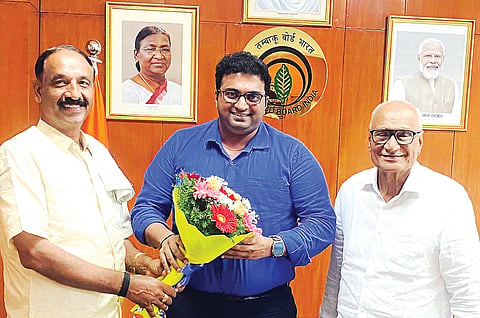HUN-NOV-8-2(VIKRAM RAJE URS VISIT TO DIRECTOR)