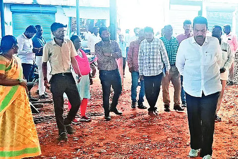 Inspection of Hi-tech vegetable market work