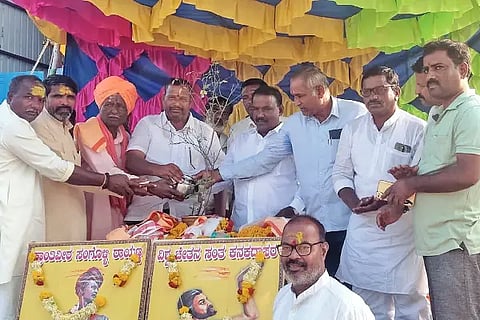 Kanakadasa, Muttanna Huggi, Amaragola, Thandagagi, Single Caste, Amarganams, Krishna Theer, Halumata Samaj, Krantiveera Sangolli Rayanna,
