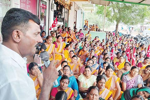 Kanakagiri anganawadi workers protest