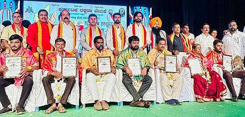 Kayak Ratna Award Photo