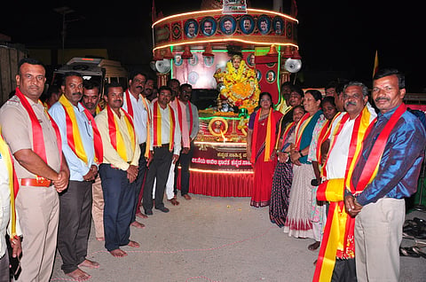 Welcome ceremony for Kannada awareness chariot Mandya