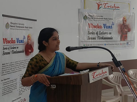 mng-13nov-akshaya gokhale