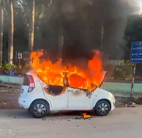 mng--15 Nov car fire