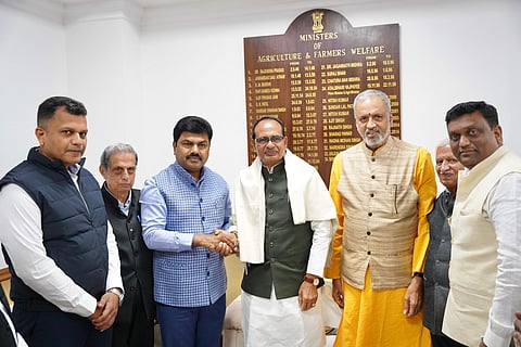 mng--27 Nov Mp meet minister