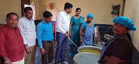district koppal bahaddor bandi village tahasildara visit
