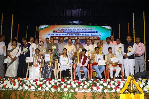 yuva samsat prize distribution