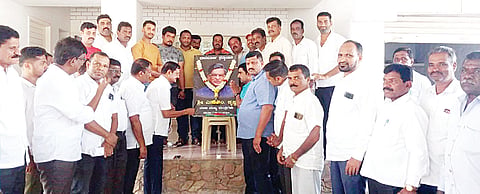 ಬೇಲೂರು ಬ್ಲಾಕ್ ಕಾಂಗ್ರೆಸ್‌ನಿಂದ ಶ್ರದ್ಧಾಂಜಲಿ