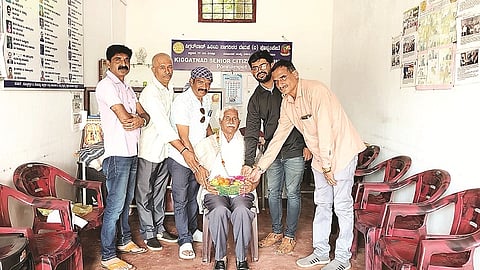 ಸುವರ್ಣ ಮಹೋತ್ಸವ ಪ್ರಶಸ್ತಿ ಪುರಸ್ಕೃತ ಕಾಟಿಮಾಡ ಜಿಮ್ಮಿ ಅಣ್ಣಯ್ಯ ಅವರನ್ನು  ಕೊಡಗು ಪತ್ರಕರ್ತ ಸಂಘದ ಪೊನ್ನಂಪೇಟೆ ತಾಲೂಕು ಘಟಕದಿಂದ ಸನ್ಮಾನಿಸಲಾಯಿತು.