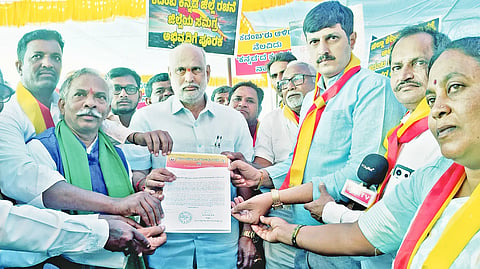16sirsi4- protest bgv