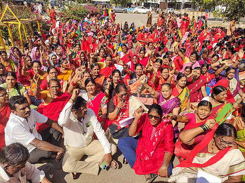 district koppal anganawadi workers protest