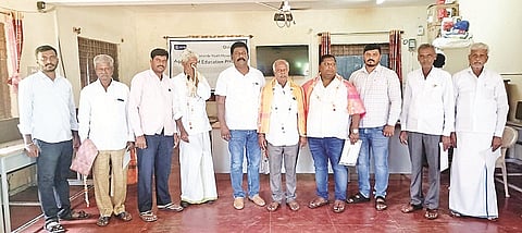 ಸರಗೂರು ತಾಲೂಕಿನ ಕೆ.ಬೆಳತ್ತೂರು ಪ್ರಾಥಮಿಕ ಕೃಷಿ ಪತ್ತಿನ ಸಹಕಾರ ಸಂಘದ ಅಧ್ಯಕ್ಷರಾಗಿ ಆಯ್ಕೆಯಾದ ಸತೀಶ್‌ಗೌಡ, ಉಪಾಧ್ಯಕ್ಷ ನಾಗರಾಜು ಅವರನ್ನು ಬೆಂಬಲಿಗರು ಸನ್ಮಾನಿಸಿದರು.