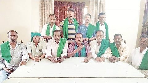 ತಿ.ನರಸೀಪುರದ ಕಬಿನಿ ಅತಿಥಿಗೃಹದಲ್ಲಿ ಆಯೋಜಿಸಿದ್ದ ಪೂರ್ವಭಾವಿ ಸಭೆಯಲ್ಲಿ ಕುರುಬೂರು ಸಿದ್ದೇಶ್ ಮಾತನಾಡಿದರು. ಕಿರಗಸೂರು ಶಂಕರ್, ಬಿ.ಪಿ. ಪರಶಿವಮೂರ್ತಿ, ಯೋಗೇಶ, ಅಪ್ಪಣ್ಣ, ಪ್ರದೀಪ್ ಕುಮಾರ್, ನಂಜುಂಡಸ್ವಾಮಿ ಇದ್ದರು.