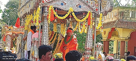 ಹನುಮ ಜಯಂತಿ ಆಚರಣೆ ಹಿನ್ನೆಲೆಯಲ್ಲಿ ಪಿರಿಯಾಪಟ್ಟಣದಲ್ಲಿ ಆಯೋಜಿಸಿದ್ದ ಮೆರವಣಿಗೆಗೆ ರಾವಂದೂರಿನ ಮುರುಘ ಮಠದ ಶ್ರೀ ಮೋಕ್ಷಪತಿ ಸ್ವಾಮೀಜಿ ಚಾಲನೆ ನೀಡಿದರು.