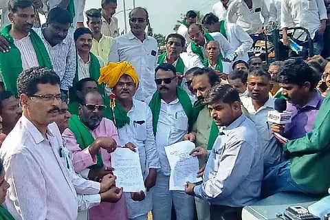 A.S.Patila Nadahalli, Togari Seed, Govt, In-charge Minister, Farmers' Outrage, Talikote,