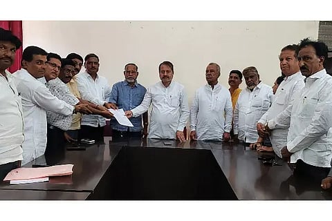 Alamatty, Yadagiri, Railway, MLA C.S. Nadagowda, Muddebihala, Talikote, Hunsagi, British Government, The Guide Rail Road Feeder Lines Company, C. Skelton, Freedom Struggle, London, Hullura, Fossil,