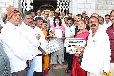 Backward Castes Union protest Mandya