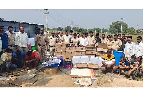 Counterfeit Liquor, Arrested, Sindagi, Jevaragi, Belgaum, Excise,