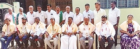 ರು ನಗರದಲ್ಲಿ ಆಯೋಜಿಸಿದ್ದ ಸಭೆಯಲ್ಲಿ ನೂತನವಾಗಿ ಆಯ್ಕೆಯಾದ ಕಾಫ್ ಸಮಿತಿ ಸದಸ್ಯರನ್ನು ಸನ್ಮಾನಿಸಲಾಯಿತು.  ಹೊಸೂರು ಕುಮಾರ್, ಉಂಡುವಾಡಿ ಸಿ.ಚಂದ್ರೇಗೌಡ, ಅಗ್ರಹಾರ ರಾಮೇಗೌಡ, ಮೋದೂರು ಶಿವಣ್ಣ ಇದ್ದರು.