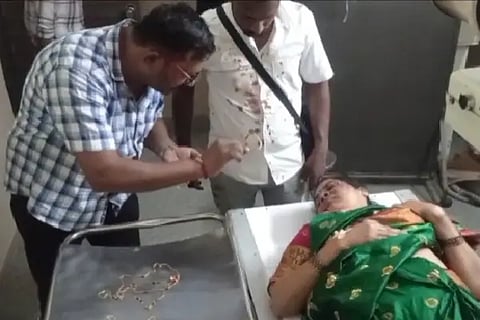 Jewellery, Money, Mobile, Ambulance Driver, Stop Nurse, Kolhara, UKP Cross, Swift Desire Car, Innova Car, Humanity, Uttara Kannada District, Yallapur,