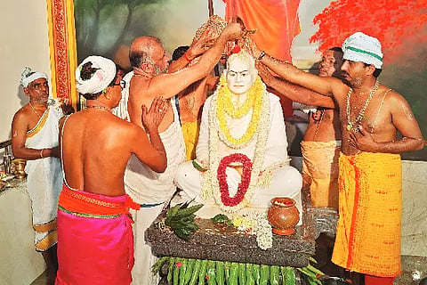 Kin_Narayan Guru Mandir
