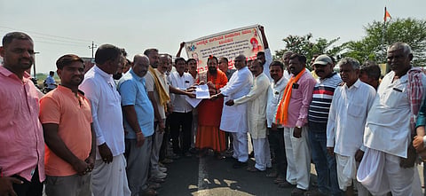 Protest by Panchmasali leaders, outrage by blocking the highway
