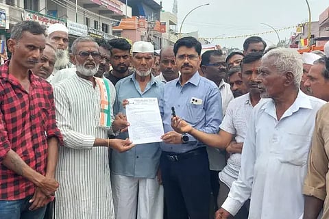 Protest by blocking road traffic