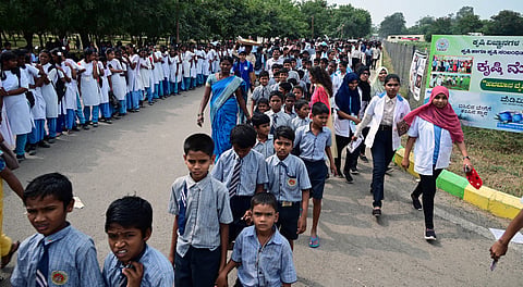 STUDENTS VISITED TO KRISHI MELA STALL EXUBATION (17)