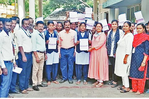 Students visit KCC Bank