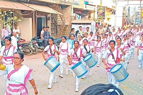 The graceful procession of maids