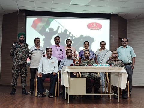 district koppal army officer hari pilyai visits talkal enginieering collage