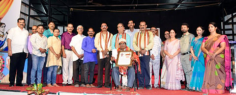 mng-dec14-AWARD