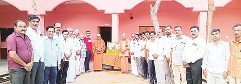 ಮಾಡ್ರಹಳ್ಳಿ ಮಠದ ಶಿಕ್ಷಣ ಸಂಸ್ಥೆ ಆವರಣದಲ್ಲಿ ಸಿದ್ದೇಶ್ವರ ಶ್ರೀ ಗಳು ಹಾಗೂ ಶಿವಾನಂದ ಶರ್ಮ ಅವರ ಪುಣ್ಯಸ್ಮರಣೆ ಕಾರ್ಯಕ್ರಮ ಆಯೋಜಿಸಲಾಗಿತ್ತು. ಡಾ.ಸಿದ್ದಲಿಂಗ ಶಿವಾಚಾರ್ಯ ಸ್ವಾಮೀಜಿ, ಶಾಂತ ಮಲ್ಲಿಕಾರ್ಜುನ ಸ್ವಾಮೀಜಿ, ಸಿ.ಎಂ.ಪ್ರಕಾಶ್, ಬಿ.ಎಂ. ಶಿವಮಲ್ಲಪ್ಪ, ಕೆ.ಎನ್.ಪ್ರಭುಸ್ವಾಮಿ, ಡಾ.ಎಂ.ಮಾದೇಶ್, ಆರ್.ಮಣಿಕಂಠರಾಜ್ ಗೌಡ, ಮೂಗೂರು ಕುಮಾರಸ್ವಾಮಿ ಇದ್ದರು.