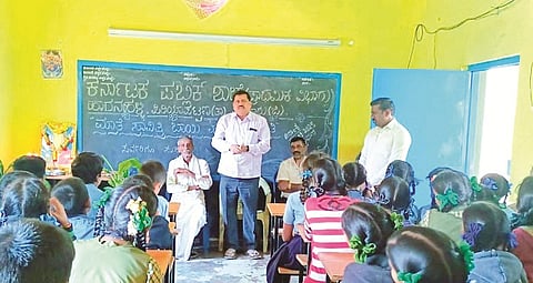 ಹಾರನಹಳ್ಳಿ ಗ್ರಾಮದ ಕರ್ನಾಟಕ ಪಬ್ಲಿಕ್ ಶಾಲೆಯ ಪ್ರಾಥಮಿಕ ವಿಭಾಗದಲ್ಲಿ ಆಯೋಜಿಸಿದ್ದ ಕಾರ್ಯಕ್ರಮದಲ್ಲಿ ಸಿ.ಕೆ.ಬಸವರಾಜು ಮಾತನಾಡಿದರು.
