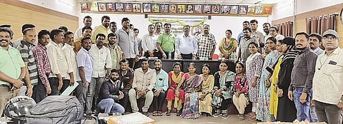 ತಿ.ನರಸೀಪುರದ ತಾಲೂಕು ಪಂಚಾಯಿತಿ ಸಭಾಂಗಣದಲ್ಲಿ ಕಂಪ್ಯೂಟರ್ ಆಪರೇಟರ್‌ಗಳ ದಿನ ಆಯೋಜಿಸಲಾಗಿತ್ತು. ಪಿ.ಎಸ್. ಅನಂತರಾಜು, ಶಶಿಕುಮಾರ್, ಎಂ.ಮಹೇಶ್, ಸಿದ್ದರಾಜು, ಬಿ.ಎಸ್.ಪ್ರಕಾಶ್ ಇತರರು ಇದ್ದರು.