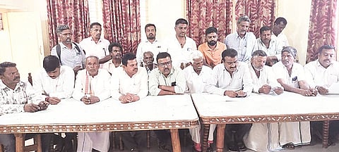 ತಿ.ನರಸೀಪುರ ಪಟ್ಟಣದ ಕಬಿನಿ ಅತಿಥಿಗೃಹದಲ್ಲಿ ಆಯೋಜಿಸಿದ್ದ ಪೂರ್ವಭಾವಿ ಸಭೆಯಲ್ಲಿ ಎಂ.ರಮೇಶ್ ಮಾತನಾಡಿದರು. ಮಹದೇವಸ್ವಾಮಿ, ಮಹೇಶ್, ಚಿನ್ನಬುದ್ಧಿ, ನಂಜುಂಡೇಗೌಡ, ನಾಗರಾಜು ಇತರರು ಇದ್ದರು.