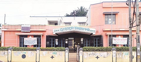 ಕೆ.ಆರ್.ನಗರ ಪಟ್ಟಣದ ಪುರಸಭೆಯ ಹೊರ ಚಿತ್ರಣ.