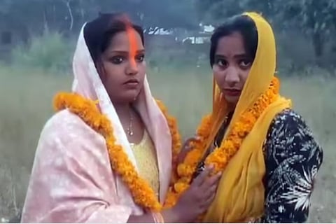 2 women marry