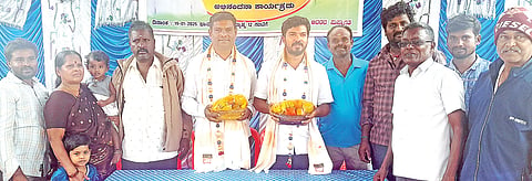  ಕೆ.ಆರ್.ನಗರ ಪಟ್ಟಣದ ಕರ್ನಾಟಕ ತಮಿಳರ ಸಂಘದ ನಿವೇಶನದ ಆವರಣದಲ್ಲಿ ಏರ್ಪಡಿಸಿದ್ದ ಸರ್ವ ಸದಸ್ಯರ ವಾರ್ಷಿಕ ಸಭೆಯಲ್ಲಿ ಸಂಘದ ನೂತನ ಅಧ್ಯಕ್ಷ ಶಿವುನಾಯಕ್, ಮಾಜಿ ಸದಸ್ಯ ಕೆ.ವಿನಯ್ ಸವರನ್ನು ಸನ್ಮಾನಿಸಲಾಯಿತು. ಕೆ.ಆರ್.ಶ್ರೀನಿವಾಸ್, ರಾಮದಾಸ್, ಆರ್ಮುಗಂ, ಆರ್.ಲೋಕನಾಥ್ ಇತರರಿದ್ದರು.