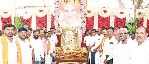 ಕೊಳ್ಳೇಗಾಲದ ಜನನಿ ಆಸ್ಪತ್ರೆ ಸಮೀಪ ದಾಸೋಹ ದಿನ ಆಚರಿಸಲಾಯಿತು. ಬೂದಿತಿಟ್ಟು ಗುರುಸ್ವಾಮಿ, ಮಹದೇವ ಸ್ವಾಮಿ, ಲಯನ್ಸ್ ಲೋಕೇಶ್, ಜೆಸಿಬಿ ಲೋಕೇಶ್, ಕಿನಕಹಳ್ಳಿ ಲೋಕೇಶ್, ಪುಟ್ಟಣ್ಣ, ತಿಮ್ಮರಾಜೀಪುರ ರಾಜು, ಯುಪಿಎಸ್ ಮಹದೇಸ್ವಾಮಿ ಇದ್ದರು.