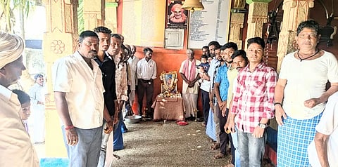 ಅಳವಂಡಿಯ ಮಾರುತೇಶ್ವರ ದೇವಸ್ಥಾನದಲ್ಲಿ ಅಂಬಿಗರ ಚೌಡಯ್ಯ ಜಯಂತಿ ಹಮ್ಮಿಕೊಳ್ಳಲಾಗಿತ್ತು. ಪ್ರಮುಖರಾದ ಮಲ್ಲಪ್ಪ ಸುಣಗಾರ, ಶಿವಪ್ಪ ಬಳಿಗಾರ, ಸುರೇಶ ಸುಣಗಾರ, ಹನುಮಂತಪ್ಪ ಬಳಿಗಾರ, ಸಿದ್ದಲಿಂಗಪ್ಪ ಬಾರಕೇರ, ದೇವಯ್ಯ, ರಾಮಣ್ಣ ಬಾರಕೇರ, ದೇವೇಂದ್ರಪ್ಪ ಸುಣಗಾರ, ಗೋವಿಂದಪ್ಪ ಸುಣಗಾರ, ಹನುಮಪ್ಪ ಸುಣಗಾರ ಇತರರಿದ್ದರು.
