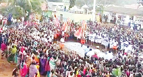 ವಿಜೃಂಭಣೆಯ ಸಿದ್ದಪ್ಪಾಜಿ ಕೊಂಡೋತ್ಸವ