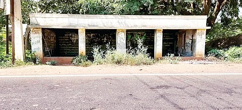 ಗ್ರಾಮೀಣ ಭಾಗದಲ್ಲಿಲ್ಲ ಬಸ್ ತಂಗುದಾಣ