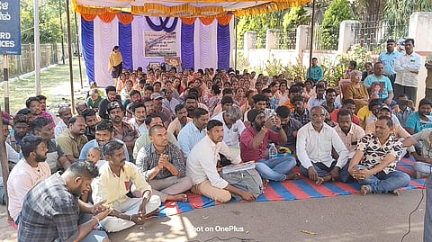 district koppal munirabad labours protest